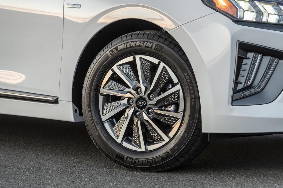 Колеса Hyundai IONIQ electric (AE) 2019 года  (NA) (фото 38 из 40)
